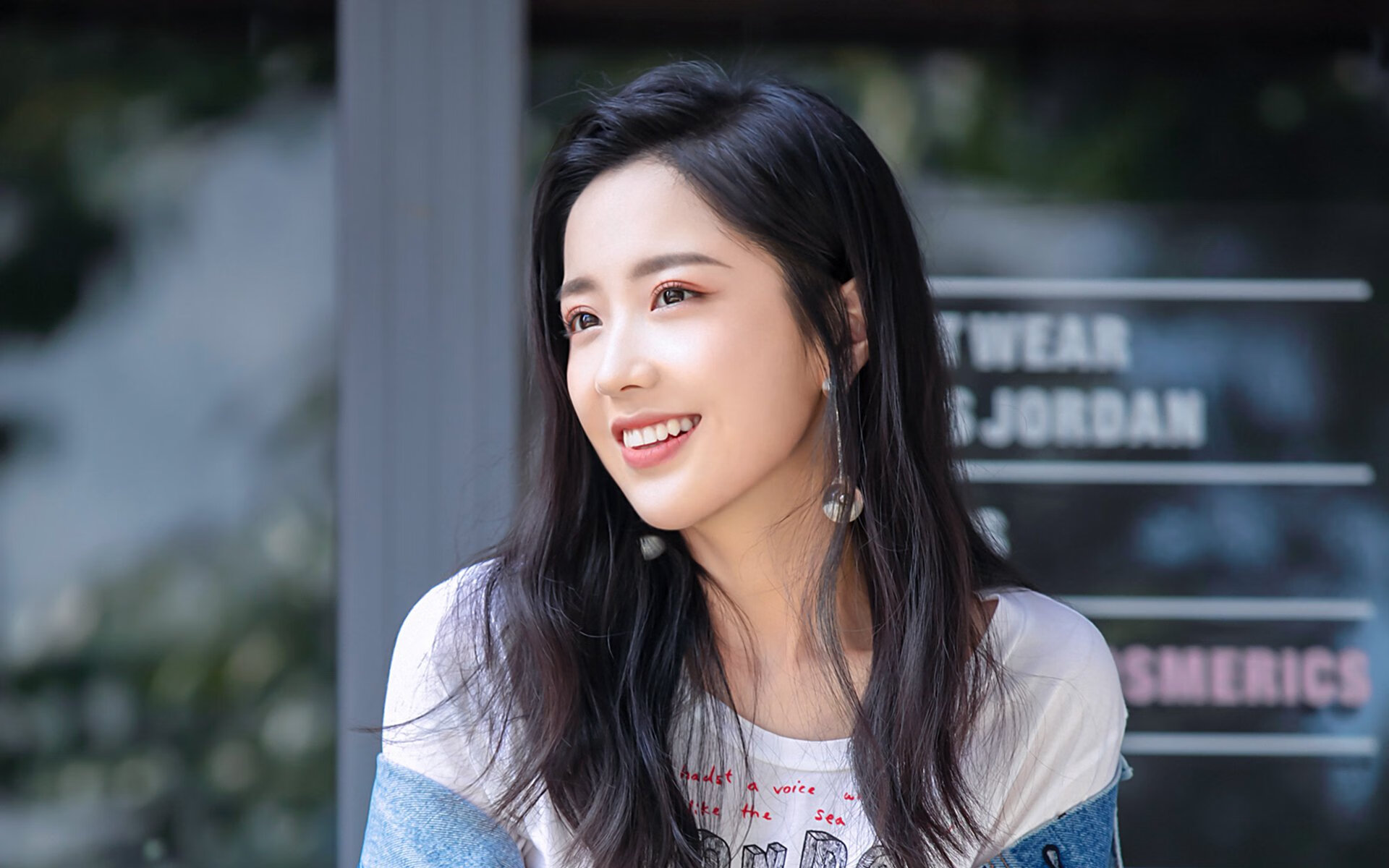 “未来足球巨星的摇篮——全国青少年足球培训基地”，全国青少年足球训练基地